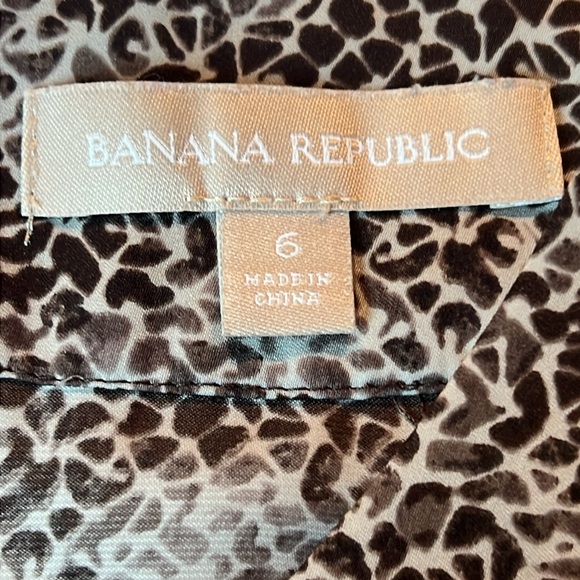 🤎BANANA REPUBLIC BROWN & GRAY SNAKESKIN PRINT TOP SIZE 6 - Picture 12 of 15